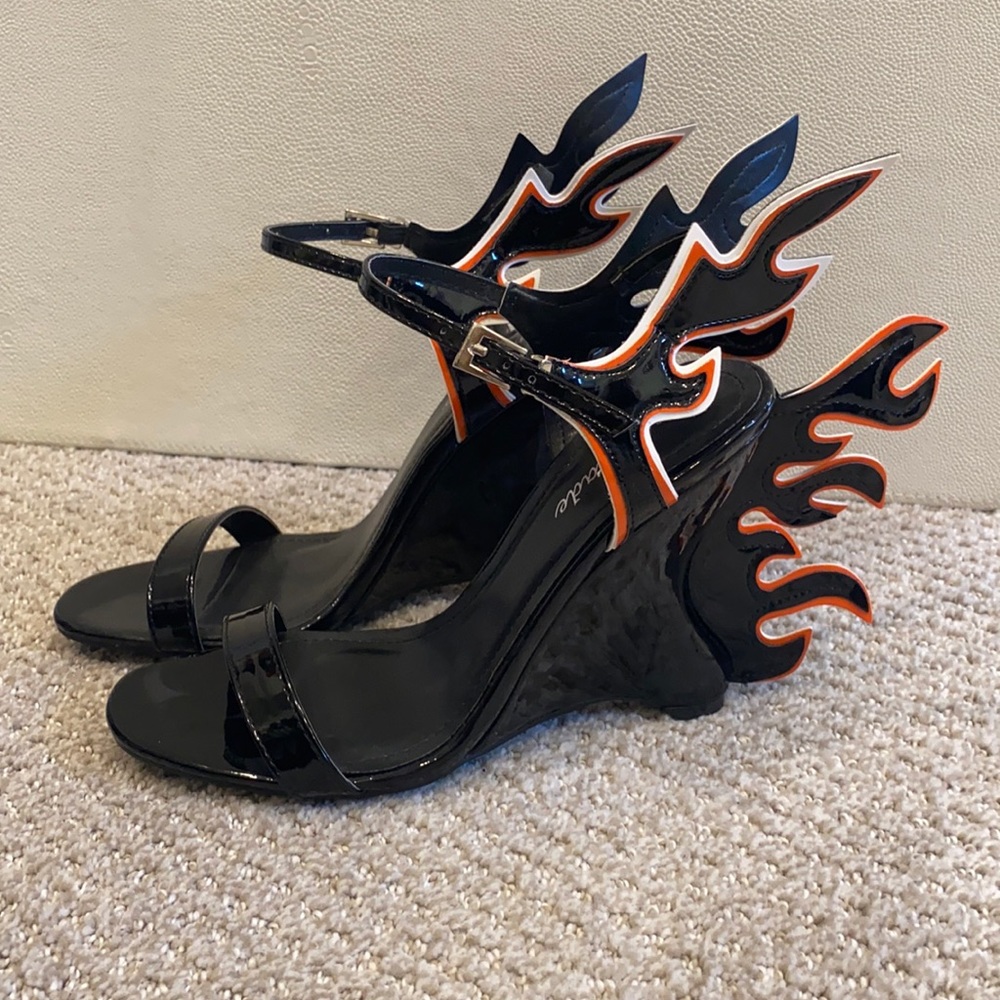 Black & Orange Flame heels 🔥 size 8